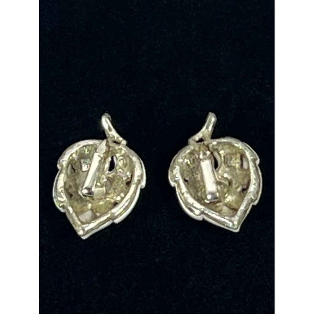 Vintage 1970s Sarah Coventry White Enamel Leaf Clip On Earrings Gold Tone 1.75" - Picture 2 of 4